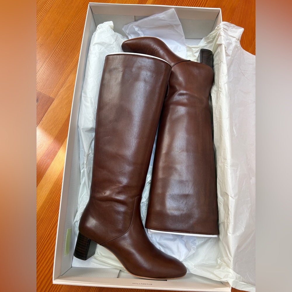 New in box loeffler Randall Gia boot